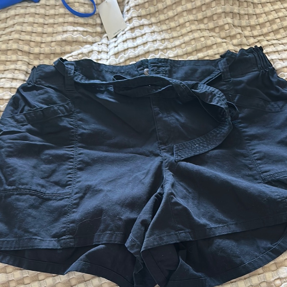 Old Navy Black Cargo Shorts Casual Lightweight Design